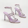Elegante lavendelfarbene Stiletto-Sandalen mit Riemchen aus glitzernden Strasssteinen - Taro Lila Satin