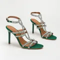 Smaragdgrüne Satin-Sandalen mit hohen Absätzen, funkelnden Strassriemen und Stilettos - Dunkelgrün Satin
