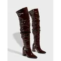 Bottes cuissardes en cuir verni bordeaux élégantes avec talon bloc et design plissé - 35 / Brun Foncé