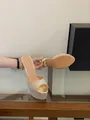 Detailansicht goldene Glitzer-Plateau-Sandalen mit offener Spitze und Stilettoabsatz. - 35 / Gold