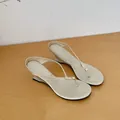 Eleganti sandali con zeppa infradito minimalisti color champagne con cinturini - 35 / Champagne