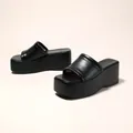 Sandales compensées noires à plateforme pour femmes avec bride rembourrée et bout carré chic - 35 / Noir