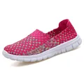 Scarpa slip-on rosa in maglia elastica traspirante con comoda suola in gomma bianca - 35 / Stile Slip-on (DZ712) / Rosso rosa