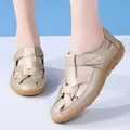 Damen flache Strand-Sandalen in elegantem Champagnergold mit praktischem Klettverschluss - 38 / Gold