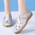 Moderne silberne flache Sandalen mit Ausschnitt für Damen, schicke Strandschuhe Variante - 38 / Silber