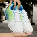Scarpe da corsa leggere in flyknit con cuscinetto d'aria e sfumatura bianco-verde - 35 / Bianco e verde