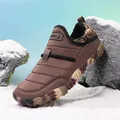 Scarpe da trekking invernali marroni foderate in pile con suola mimetica e slip-on. - 36 / Marrone