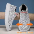 Sneakers slip-on in flyknit grigio traspirante con design a pianta larga - 36 / Bianco