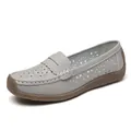 Bequeme graue Leder-Loafers für Damen mit atmungsaktivem Lochmuster und Gummisohle. - 38 / Grau - Ausgehöhlt