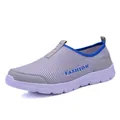 Zapatillas ligeras de malla gris transpirable con ribete azul para el confort de verano - Gris claro
