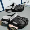 Schwarze und graue EVA-Clogs mit dicker Sohle, rutschfestem Design und Halteriemen. - 37-38 / Schwarz und Grau
