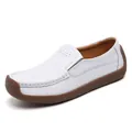 Lässige weiße Leder-Loafer für Damen mit strukturierter Gummisohle im Slip-On-Design. - 35 / Weiß