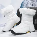 Witte hoge winter sneeuwlaarzen voor dames met warme faux fur kraag en rits vooraan - 36 / Wit