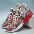 Détail du motif tête de mort et rose coloré sur des baskets d'Halloween respirantes. - 35 / Motif Coloré