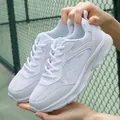 Scarpe da ginnastica estive in mesh bianco leggere e traspiranti da donna con lacci - 35 / Bianco