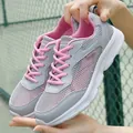 Sneakers sportive da donna in mesh grigio e rosa con suola spessa e traspirante - 35 / Rosa grigiastro