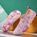 Zapatos de natación transpirables con flores rosas de secado rápido para playa y buceo - Púrpura