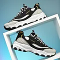 Elegantes zapatillas chunky en negro y gris con detalles dorados y el logo EMPMAM - 35 / Zapatos de senderismo con cordones y bloques de color (966) / Negro Blanco Oro