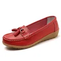 Rote Leder-Mokassins für Damen mit elegantem Quastendetail und bequemer weicher Keilsohle - 35 / Rot