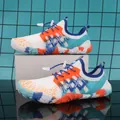 Scarpe da acqua colorate e traspiranti con suola antiscivolo per il nuoto e la spiaggia - 35 / bianco e blu