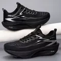 Ultraleichte schwarze Carbon-Laufschuhe mit silbernem Blitzmuster für den Wettkampf - Ganz Schwarz