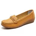 Bequeme gelbe Leder-Loafer für Damen mit lässiger flacher Sohle und Metall-Schnalle - 35 / Erdgelb