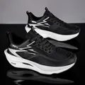 Hochleistungs-Laufschuhe in Schwarz-Weiß mit Carbonplatte und weicher Dämpfungssohle - Schwarz