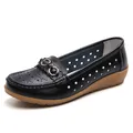 Stijlvolle zwarte uitgesneden damesloafers met sleehak en elegante gouden gesp detail - Zwart Opengewerkt