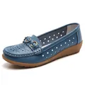 Comfortabele blauwe leren loafers met perforaties en een lage sleehak voor dames - Lichtblauw Opengewerkt