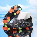 Cómodos escarpines negros de cinco dedos con estampado de grafiti y suela de colores - 25 / Negro Brillante