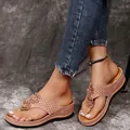 Detailansicht der rosa Keilsandalen mit Blumenmuster und Plateausohle für Damen. - 35 / Rosa