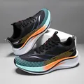 Zapatillas de running negras transpirables con diseño degradado y suela blanca cómoda - 34 / Negro Colorido