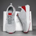 Atmungsaktive graue Herren-Sportschuhe aus Mesh mit roten Akzenten und breiter Passform - 39 / Hellgrau