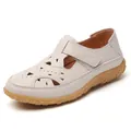 Bequeme beige flache Sandalen für Damen mit Hohlmuster und strukturierter Gummisohle - 35 / Gebrochenes Weiß