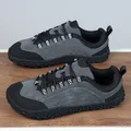 Scarpe da trekking a piedi nudi minimaliste grigio scuro con punta larga su legno - 37 / Grigio