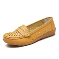 Nahaufnahme gelber lasergeschnittener Leder-Loafer mit weichen Gummisohlen für Damen. - 35 / Gelb