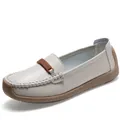 Bequeme cremeweiße Leder-Loafer für Damen mit weicher flacher Gummisohle und Ziersteg - 38 / Grau