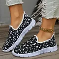 Vista detallada de zapatillas de malla para mujer con estampado de estrellas y luna - 36 / Blanco
