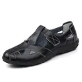 Schwarze Damen-Leder-Slipper mit Ausschnitten und weißen Nähten. - 35 / Schwarz