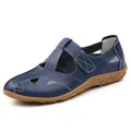 Elegante dunkelblaue Damen-Ledersandalen mit einer hübschen floral geprägten Gummisohle - 35 / Blau