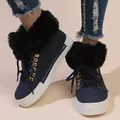 Detailopname van navyblauwe dames sneeuwlaarzen met een zwarte nepbontranding. - 35 / Donkerblauw