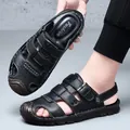 Sandales en cuir noir pour hommes avec bride à boucle réglable et semelle antidérapante de qualité - Noir