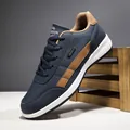 Zapatillas deportivas de hombre en azul marino y marrón con diseño impermeable - 38 / Azul