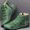 Vintage green leather flat ankle boots with cross-laced detail and side zipper - 35 / Green