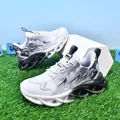 Zapatillas deportivas ligeras con amortiguación para niños y niñas con diseño de llamas - 28 / Blanco Negro
