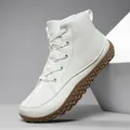 Botas de senderismo blancas de caña alta para hombre con suelas marrones antideslizantes. - 37 / Blanco
