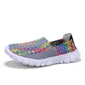 Comode sneaker elastiche intrecciate arcobaleno slip-on con suola bianca e flessibile - 35 / Mimetico Grigio