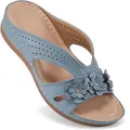Detailansicht blauer Keilsandalen mit Lederblumenverzierung und offener Zehenpartie - 35 / Blau