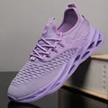 Gedetailleerd zijaanzicht van de paarse ademende fly-knit mesh blade hardloopschoen - 36 / Paars