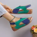 Sandales compensées élégantes bicolores vert et bleu avec semelle plateforme et scratch - 36 / Bleu sarcelle